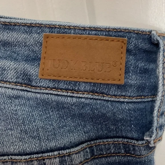 Judy Blue Boyfriend Fit Women's Jeans - Picture 4 of 9